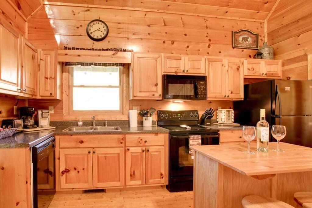 Brave Eagle Cabin Sevierville Værelse billede