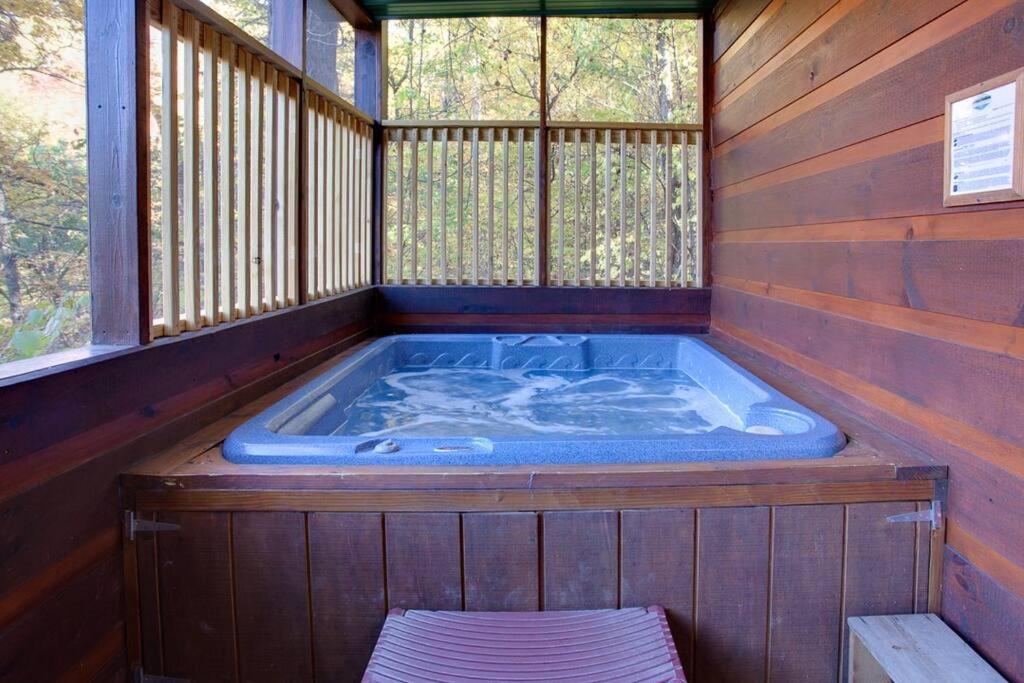 Brave Eagle Cabin Sevierville Værelse billede